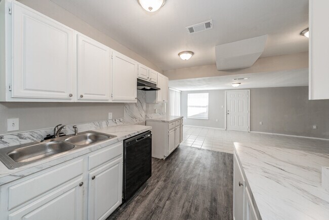 Building Photo - 2914 Scottsbluff Dr