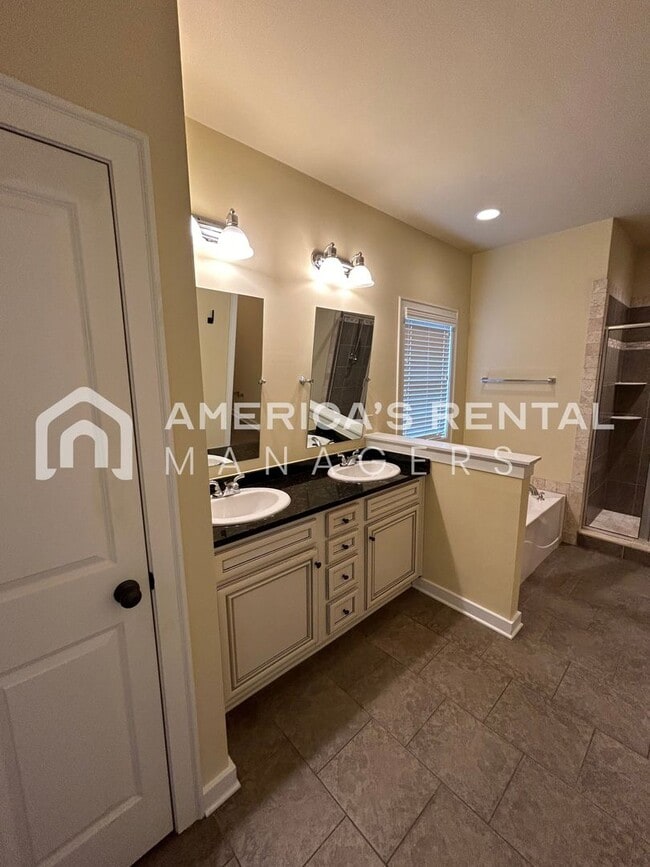 Building Photo - DEPOSIT PENDING! Home in Hoover!!! View with 48 Hours Notice!