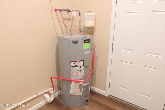 Building Photo - 114 Peonia Rd