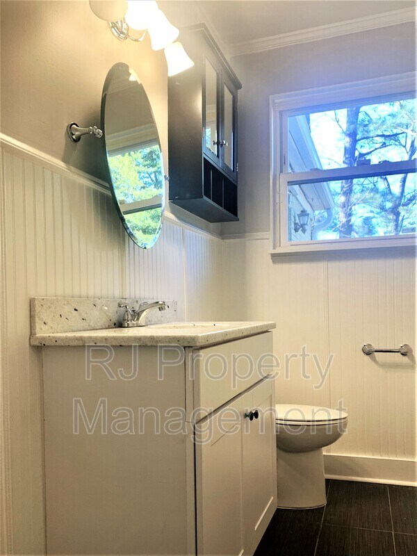 Building Photo - 3810 Montclair Dr