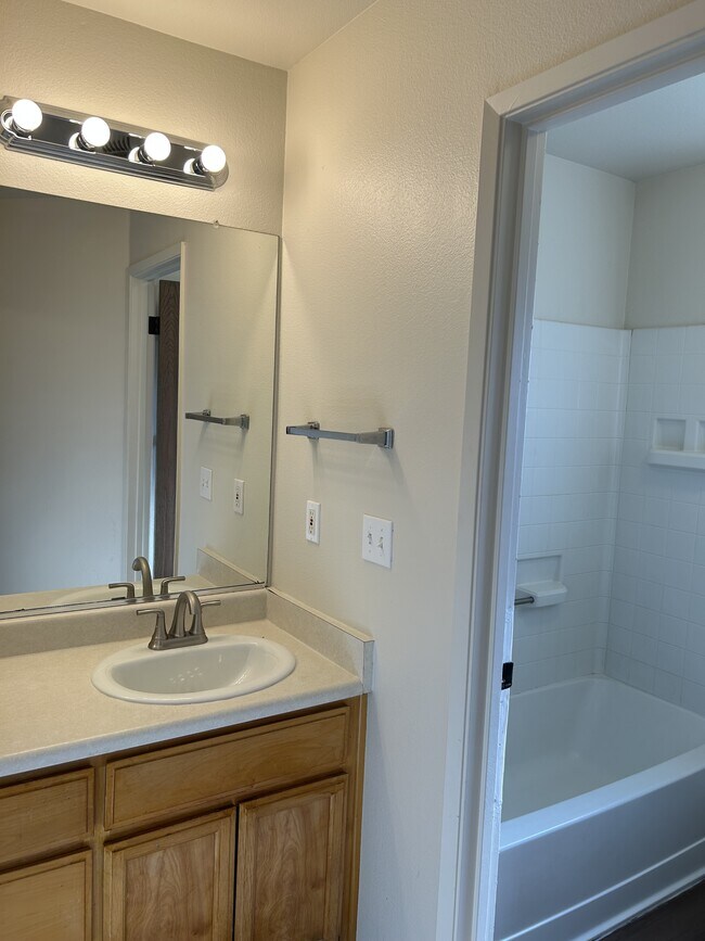 Building Photo - 1333 Glenbrook Way