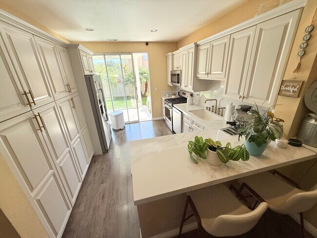 Building Photo - 2204 Lago Ventana