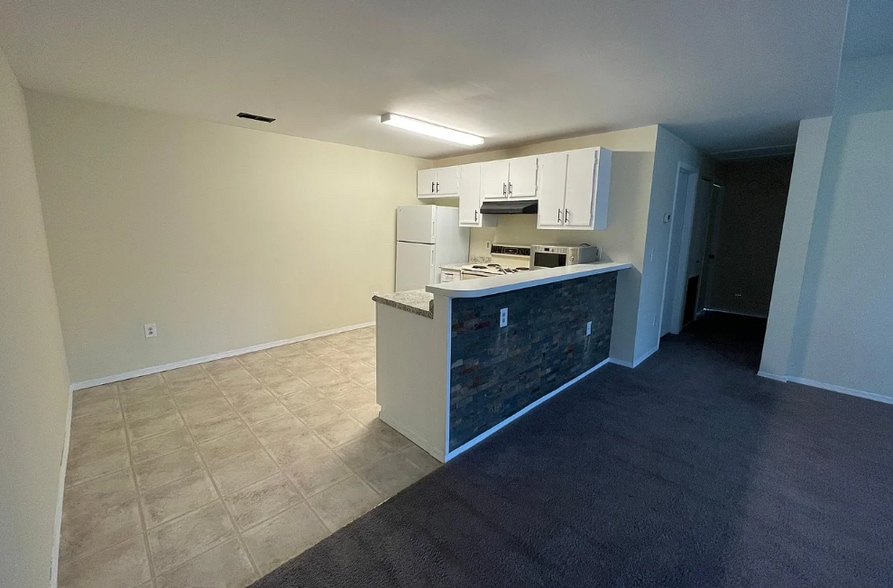 Building Photo - 2213 Cinnabar Pl