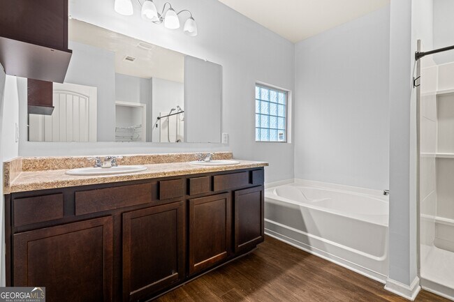 Building Photo - 5469 Waverly Dr