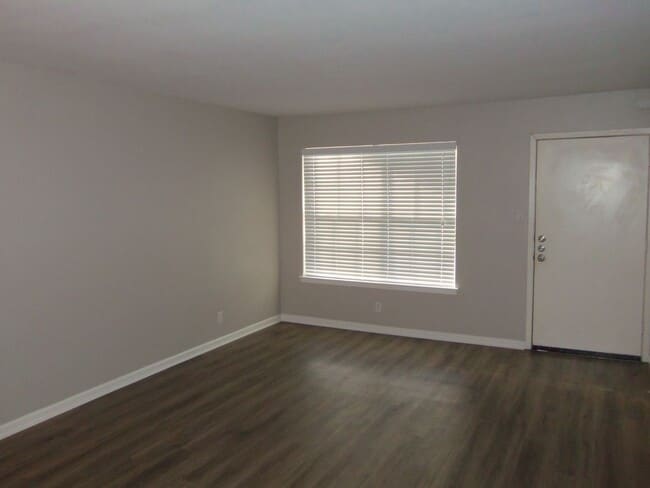 Building Photo - Courtyard Condo located between South 1st ...