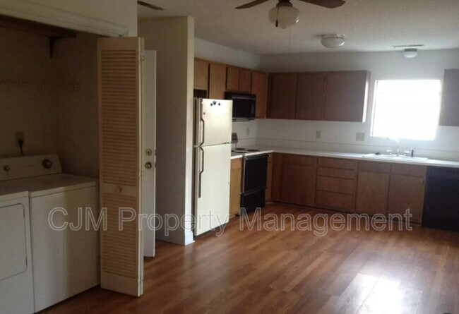 Building Photo - 116 Etling Ave