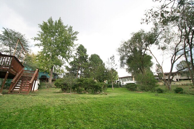 Building Photo - 3 Bedroom Split Level Home Available in South Colorado Springs!