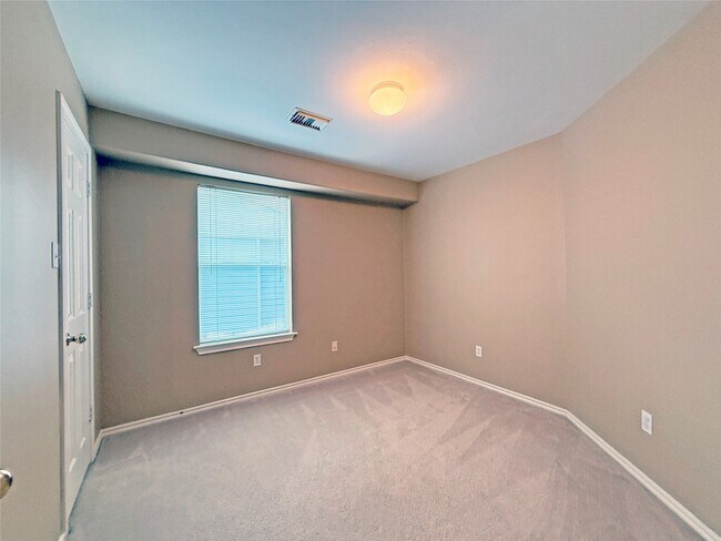 Building Photo - 63 Ledgestone Pl