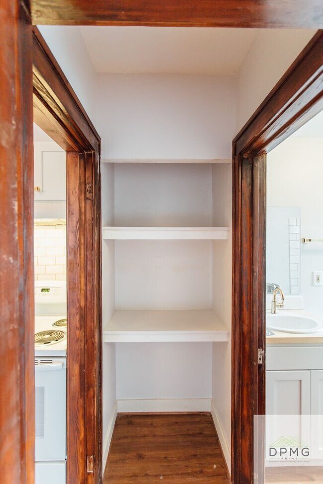 Building Photo - 117 S Hosmer St