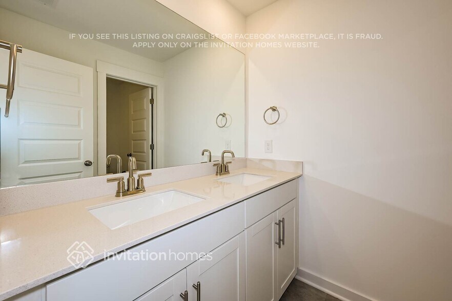 Building Photo - 204 Crown Gdns Ct