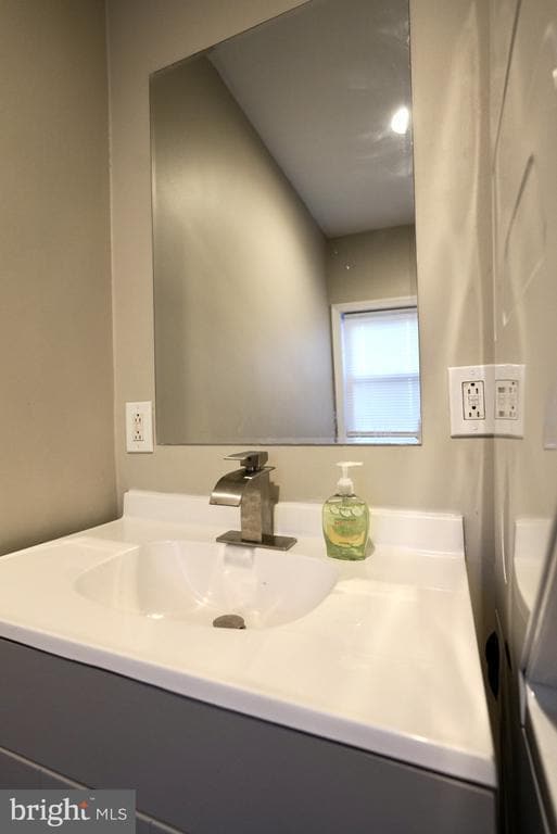 Building Photo - 2655 Cedar St