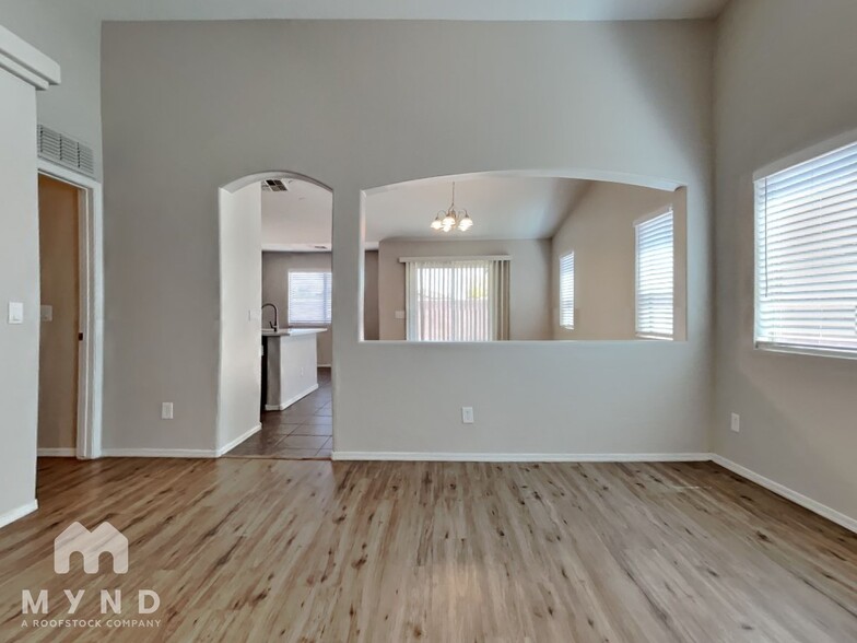 Building Photo - 5621 S 31st Dr