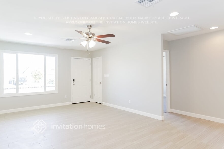 Building Photo - 2047 E Cornell Dr
