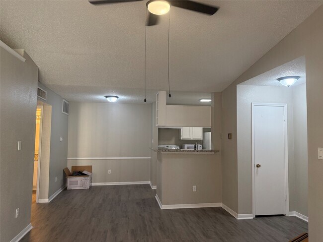 Building Photo - 2121 Hepburn St