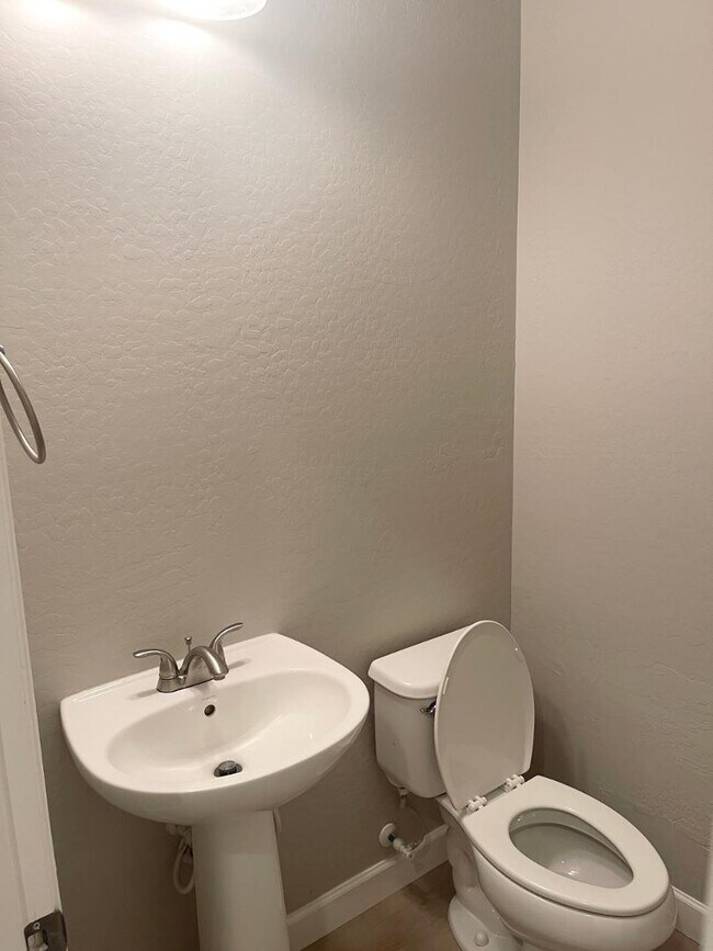 Building Photo - 4700 S Fulton Ranch Blvd