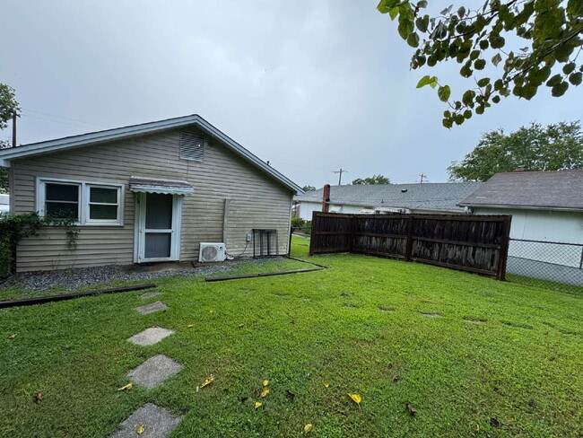 Building Photo - 1 bed, 1 full bath duplex in Pickens
