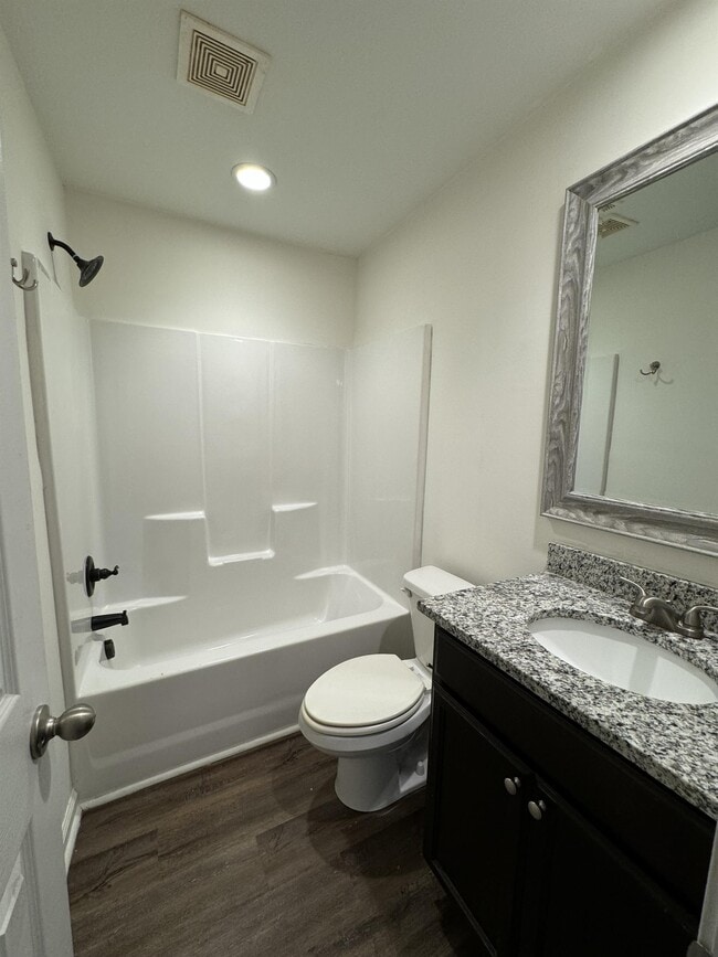 Building Photo - 406 Chestnut St