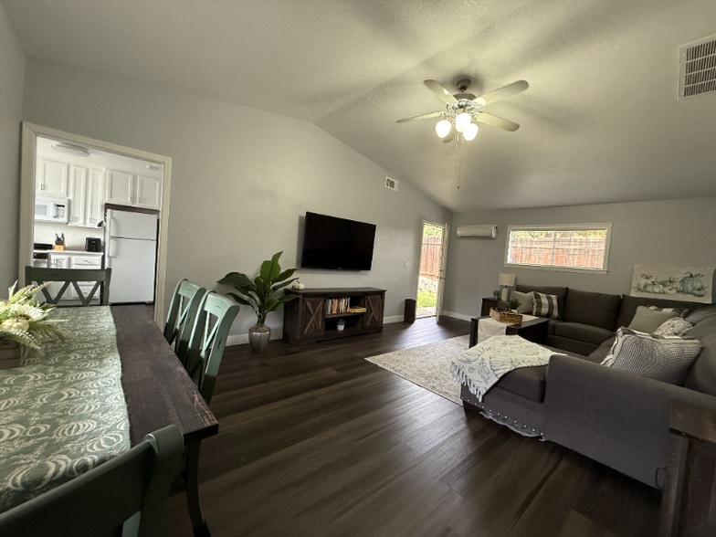 Building Photo - 8907 Amerigo Ave