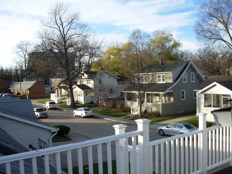 Building Photo - 133 Curry Ave