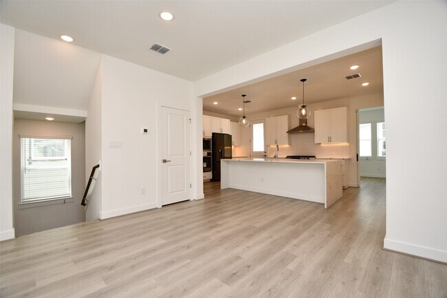 Building Photo - 2209 Via Laura Ln