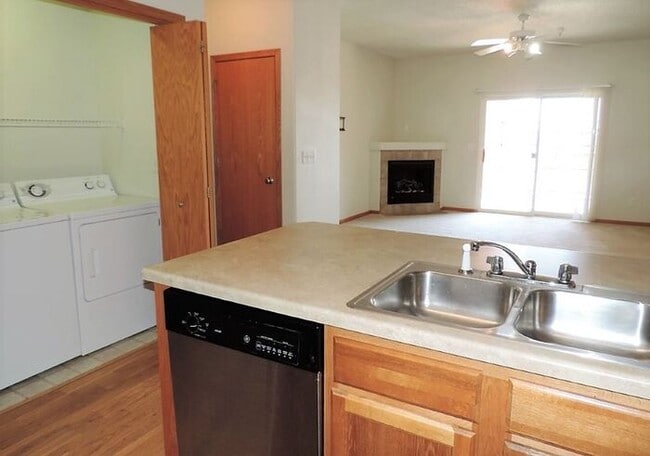 Building Photo - $1,300 | 2 Bedroom, 1 Bathroom Condo | Pet...