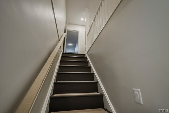 Building Photo - 8 Terrace Hill Dr