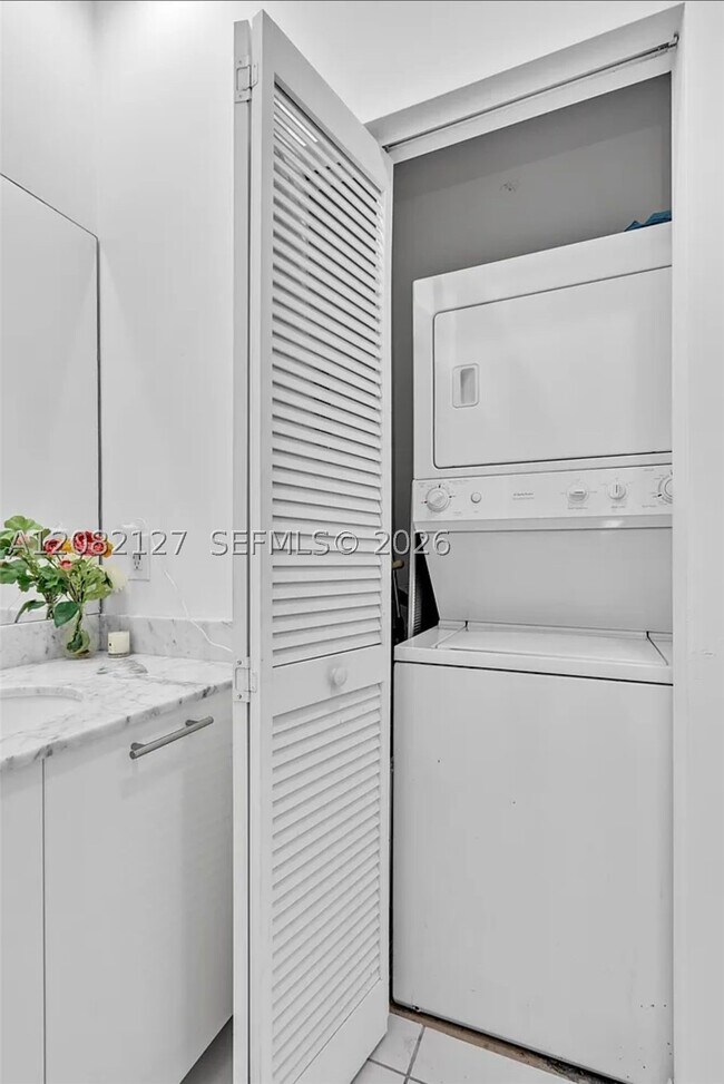 Building Photo - 951 Brickell Ave