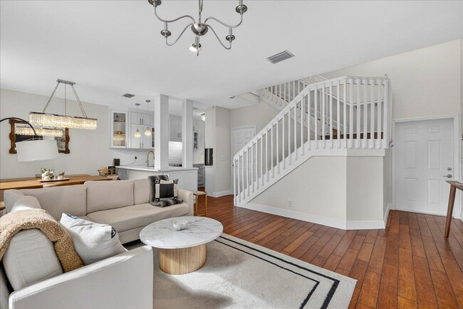 Building Photo - 3544 Lakewood Pl