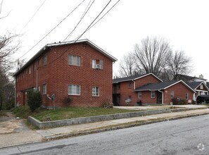 Building Photo - 584 Lindsay