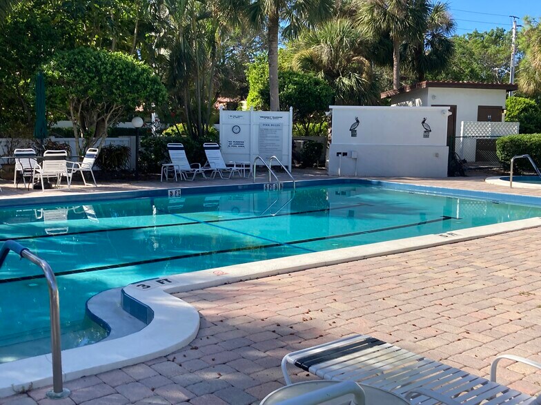 Pool and jacuzzi - 3500 El Conquistador Pky