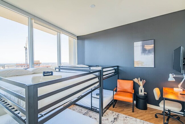 Building Photo - 44 W Monroe St