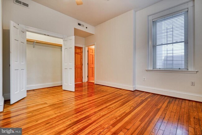 Building Photo - 509 Cathedral St