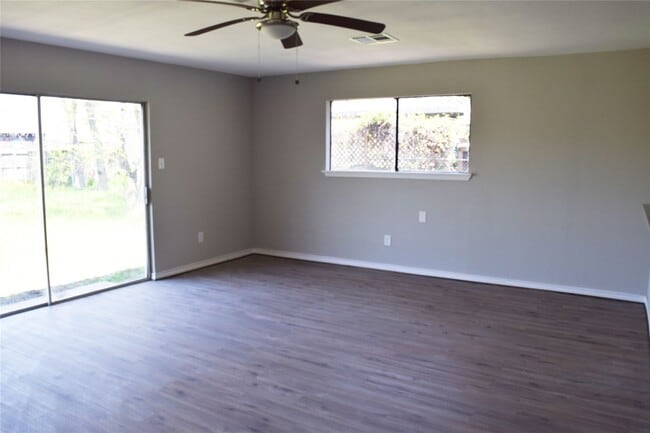 Building Photo - 509 Avenue J