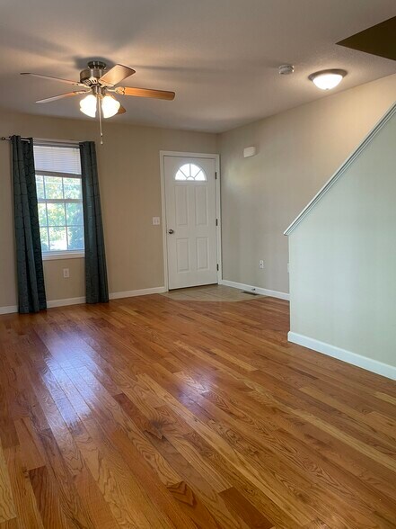 Living Room - 2020 Palmer Rd