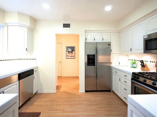 Building Photo - 12271 Laurel Terrace Dr