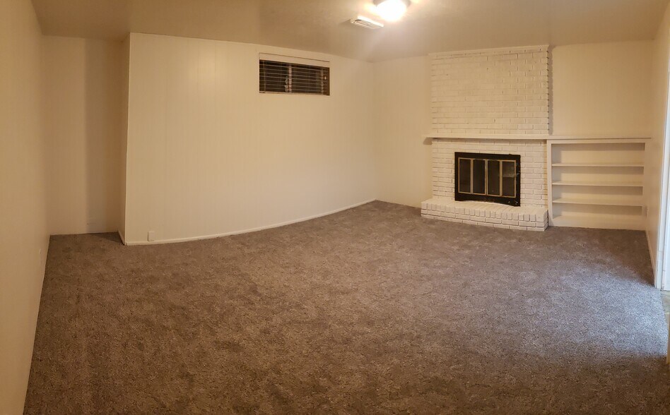 Building Photo - 425 Hyde Ave