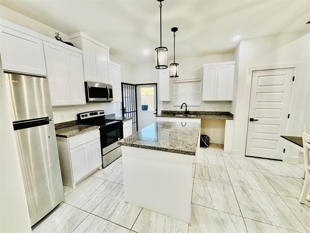 Building Photo - 5225 Anacahuita Dr