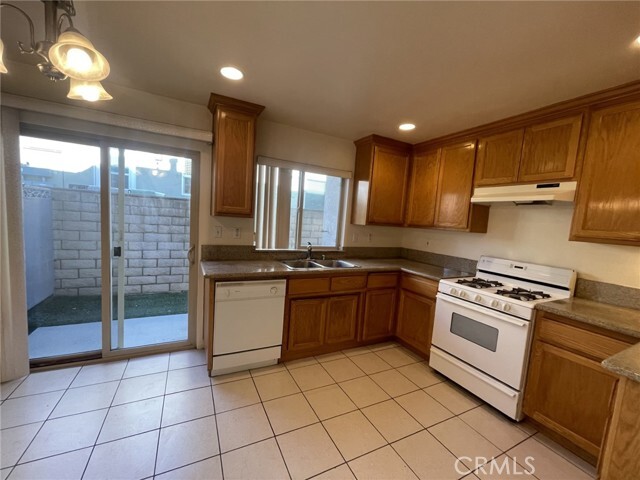 Building Photo - 614 Royal Oaks Dr