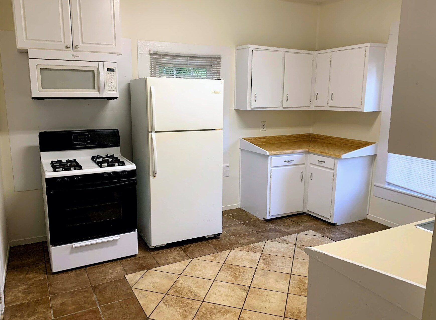 Building Photo - 216 N Gilmer St