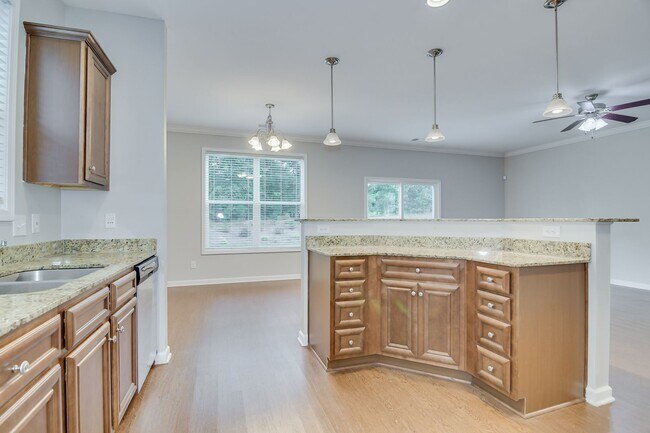 Building Photo - 3 Bedroom 2.5 Bath in Grovetown!