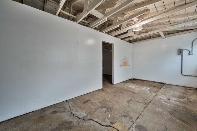 Building Photo - Charming Fully Remodeled 3-Bedroom Home wi...