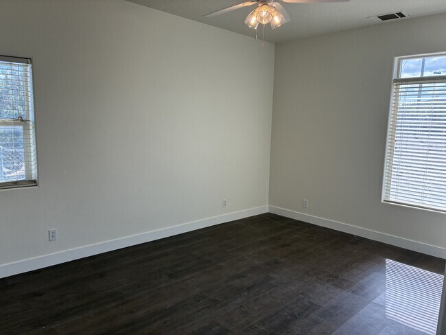 Building Photo - 3080 Lindero St