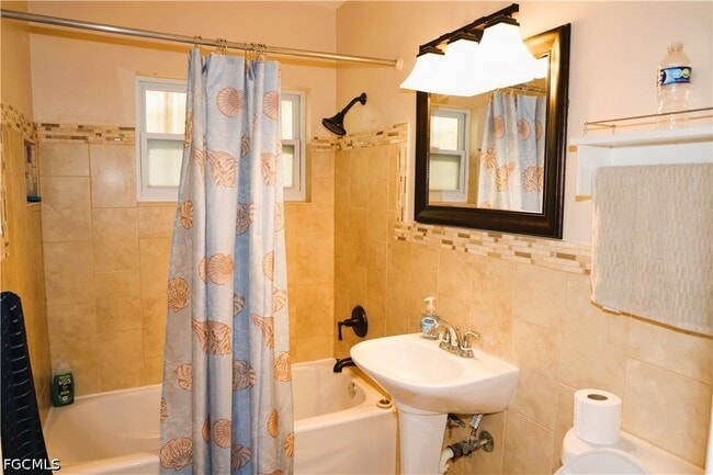 Building Photo - 21380 Edgewater Dr