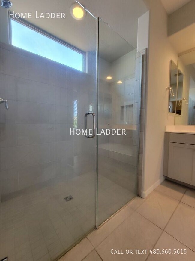 Building Photo - 25932 W Quail Ave