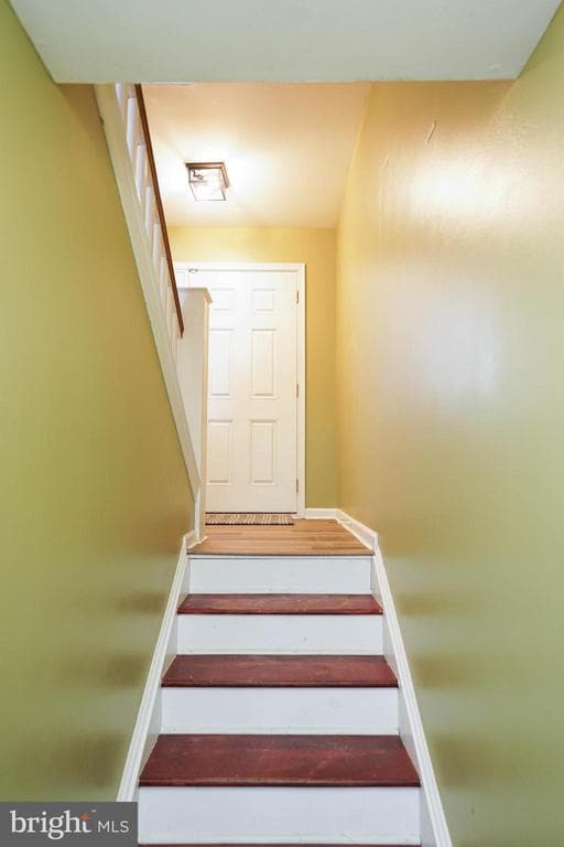 Building Photo - 641 Rosemary Dr