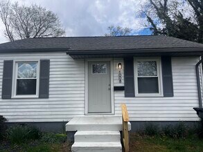 Building Photo - 1008 S 45th St