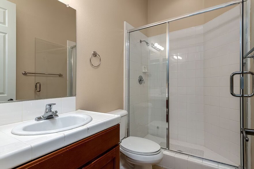 2nd Master Ensuite Bathroom - 49 Vista Mirage Way