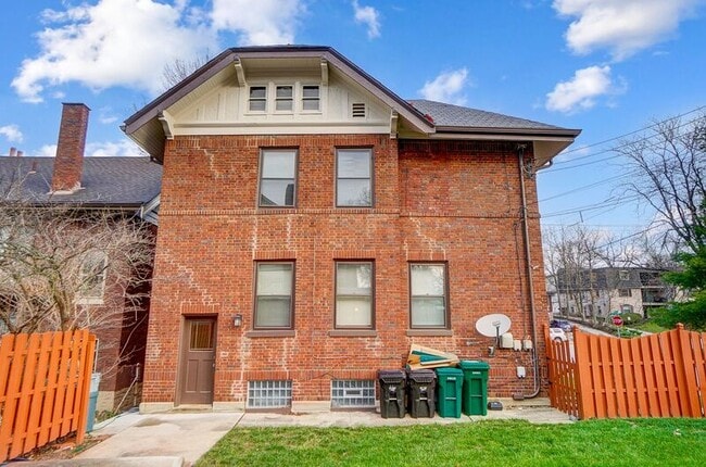 Building Photo - 2881 Observatory Ave