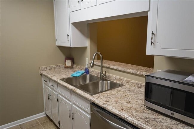 Building Photo - 131 Candlebrook Dr