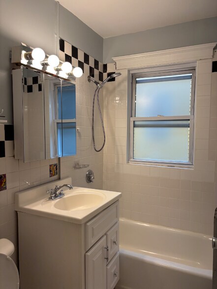 Building Photo - 48 Boylston St